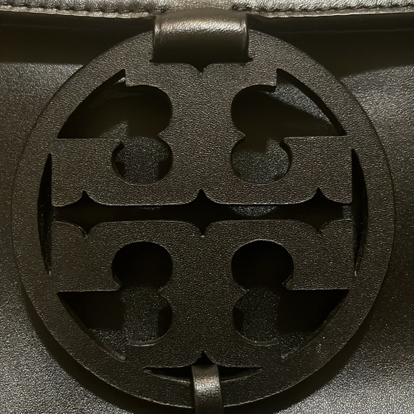 Tory Burch Crossbody 😍 - Picture 7 of 7